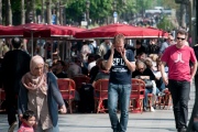 Champs-Elysées Candid
